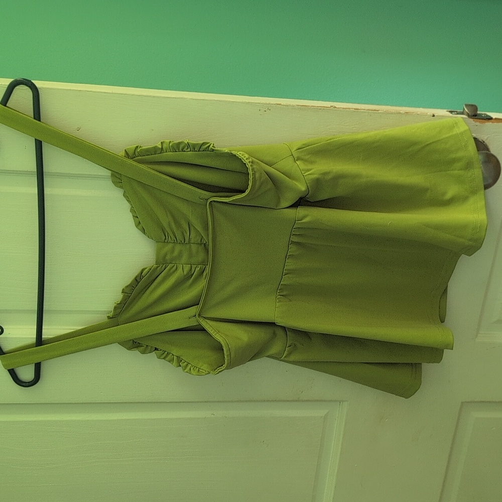 Green Sleeveless Top - Picture 8 of 12